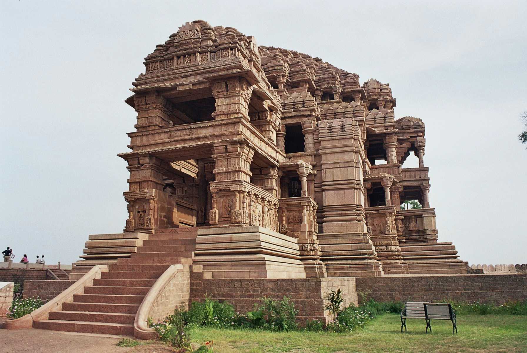 Sas bahu temple